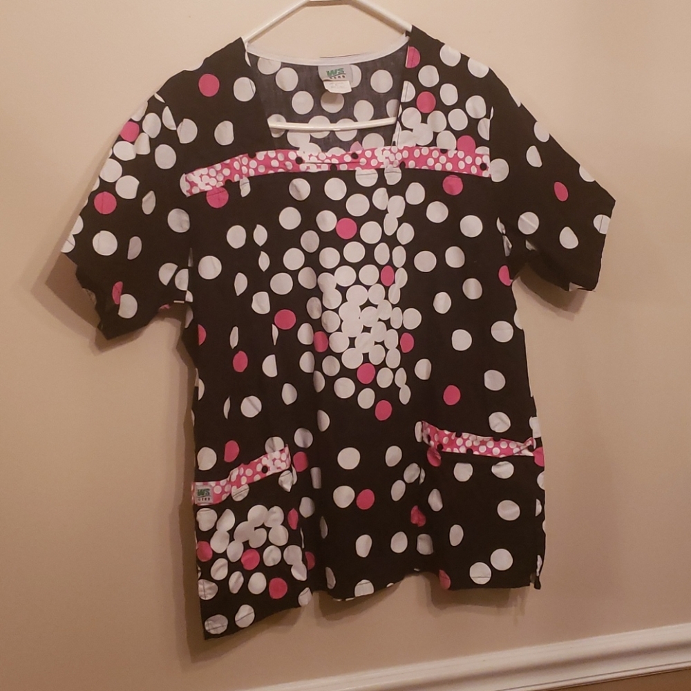 XL black, white & pink Polka-dot scrub top